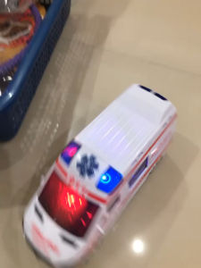 Mainan Mobil Ambulan Lampu dan Suara