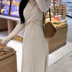 Plus Size French Gentle V Neck Knitting Dress Womens Autumn Fancy Plus Size Ladies Waist-Tight Slim Looking Elegant Long Dress