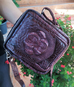 Shoulder Bag or Handbag   หนังจระเข้แท้ เป็นกระเป๋าสะพาย