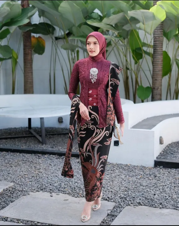 Set%20Couple%20Ayu%20Navy,%20Couple%20Kebaya%20Wisuda%20Tunangan%20Setelan%20Brokat%20Kutubaru%20Rok%20Span%20Batik%20-%20Image%203