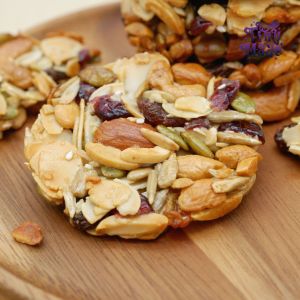 คุกกี้ธัญพืชรวมหลากชนิด เคลือบน้ำผึ้งแท้ ไร้แป้ง ชิ้นใหญ่ 1 ชิ้น Tinymade