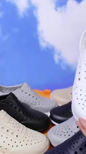 In-Stock Summer Versatile Clogs For Men And Women Breathable Versatile Sandals With Hollow Design Soft Sole Non-Slip Suitable For Seaside Vacations