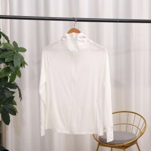 2025  เสื้อกันแดด uv ใหม่ เสื้อผ้าป้องกันแสงแดดของผู้หญิง แขนยาวผ้าไหมน้ําแข็งระบายอากาศบาง คลุมด้วยผ้าป้องกันแสงแดดเสื้อป้องกันรังสียูวี