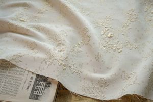 Retro Palace Style Gold Silk Embossed Fabric Womens Qipao Dress Fabric Simple Flower Bundle Decoration Material TJ20244