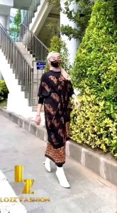 Kaftan Wayang Kawung Rayon: Pakaian Tradisional untuk Acara Formal