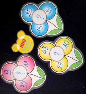Bộ bông hoa 3 cánh (1 bộ / 3 hoa 3 màu) (Đồ Dùng Dạy Học)