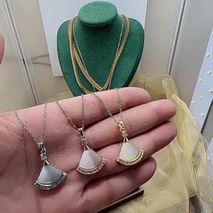 AE Váy phong cách người nổi tiếng thời trang Hàn Quốc và Nhật Bản kèm dây chuyền thép titan mặt hình quạt ngọc trai trắng dành cho nữ dây chuyền xương quai xanh sang trọng nhẹ nhàng.
