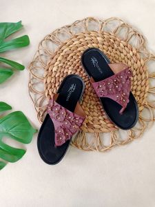 Rioros - Sandal Wedges Jepit Wanita Bunga Chika - Marun