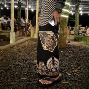 Sarung Batik - Motif Wayang Gunungan Kayon