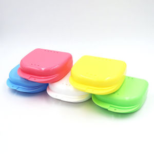 First กล่องใส่รีเทนเนอร์พกพา กล่องใส่รีเทนเนอร์สีสดใส มีรูระบายอากาศ พลาสติกแบบหนา Silicone Braces Box