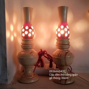 Cặp đèn thờ công giáo gỗ thông cao 30cm trang trí bàn thờ gia đình công giáo(2 cây) anh sáng vàng dùng cho bàn thờ tượng lớn