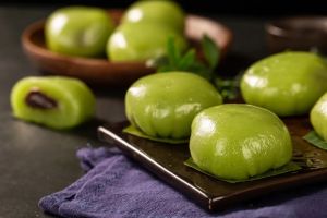 Frozen Green Mochi (6pcs) | Qingtuan-Style Soft & Chewy Mochi