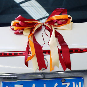 【จัดส่งภายใน 2-3 วัน】 การตกแต่งรถในงานแต่งงานสุดสร้างสรรค์กระจกมองหลังมือจับประตูกระจกมองหลังตกแต่งดอกไม้เครื่องประดับตกแต่งรถแต่งงานดอกกุหลาบจำลอง