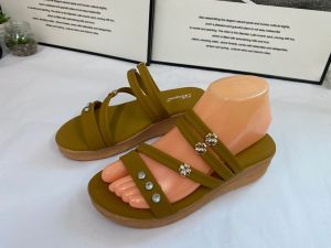 ✨Ready Stock✨ New Fashion Women Designer Slippers Lightweight Beach Ladies Slipper