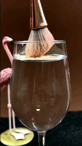 phấn phủ kiềm dầu ánh nhũ mack andy.khóa mack up suốt 12h.