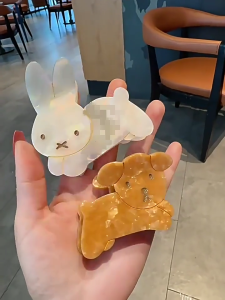 Stylish Acetate Hair Claw Clip Cartoon Pet Hairpin Fashion Hair Accessory for Daily Outings and Casual Gatherings