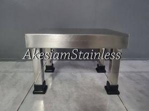 เก้าอี้สเตนเลส ทรงเหลี่ยม (ขาเหลี่ยม-สวมจุกยาง) ขนาด กว้าง 20x ยาว 30x สูง 20cm.