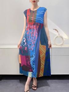 Women's Printed Dress: Mid-Length Comfort & Casual Vacation Style
