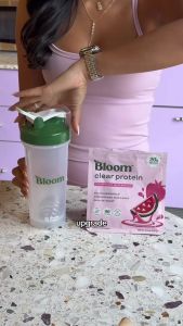 Clear Protein Whey Protein Isolate + Collagen Peptides : Bloom bổ sung đạm trái cây - giúp phục hồi xây dựng cơ bắp đồng thời hỗ trợ da tóc mỏng khỏe mạnh và rạng rỡ hơn.