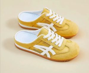 Japanese style simple white half-slippers Versatile breathable half-slippers for sports Fashionable and lightweight white half-slippers Lazy people must-have black and white half-slippers