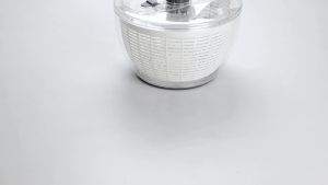 Press the fruit and vegetable dehydration machine. Multi-functional vegetable salad fitness meal wringer. Household draining basket.