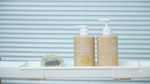 Anti Hair Loss ShampooNourishing Hair Growth Ginger Shampoo for Men & Women - Volumizing Hair Regrowth Treatment infused with Herbal Essences Rose & Castor Oil 16.8 fl. oz