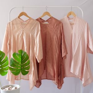 Atasan Batik Tunik Modern: Desain Batik untuk Acara Formal & Gaya Kasual