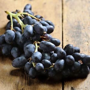 Anggur Autumn Black Seedless Import