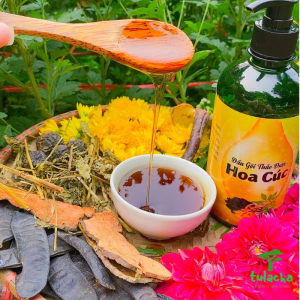 Dầu gội đầu thảo dược thiên nhiên Hoa Cúc cô đặc giữ mượt tóc Dầu gội thảo mộc Hoa Cúc phục hồi nuôi dưỡng cho tóc Khô Xơ Chẻ Ngọn hư tổn do uốn duỗi nhuộm (500ml) - Handmade