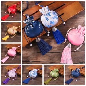 ครูปิ้งมือกล่องเครื่องประดับจีนพาณิชย์ เก็บเครื่องประดับใส่แหวน สไตล์จีน แฟชั่นสำหรับผู้หญิง ผ้าปักลาย ถุงเทศกาลเรือมังกร หรือที่สามารถเก็บเครื่องประดับระหว่างตกแต่งห้องนอน ตั้งแต่ขนาด 15x15x4