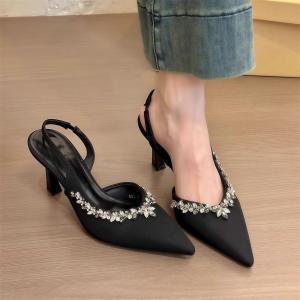 ส่งเร็ว ตกแต่ง Rhinestone หัวแหลมรองเท้าส้นเข็ม สูง3นิ้ว เปิดนิ้วเท้าแบบรัดข้อเท้า หนังนิ่มรองเท้าแตะผู้หญิงแฟชั่น ไซส์ 36-40 มี 3 สี