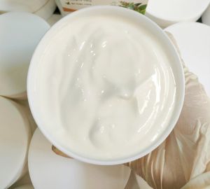 (Giá sỉ 1kg ) Kem nền xóa nếp nhăn bong da sạch sâu da chay sạm tẩy tế bào da sần sùi căng mịn da