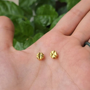 Q1989 Charm cỏ 4 lá vàng size 6x6x3mm v24k sẵn lỗ 2li+ dùng xâu vòng cáp mix vòng hạt - Phong Thủy TUDO