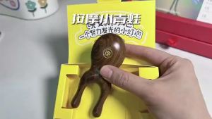 【Ship in 24H】眼周按摩小青蛙 Eye Massage Small Frog Golden Sandalwood Massage Comb Wide Tooth Portable Eye Massager