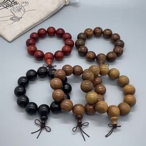 New product Small-leaf rosewood bracelet for men green sandalwood yellow rosewood 2.0 Ebony niche woodwork Buddhist beads Street vendor supplier