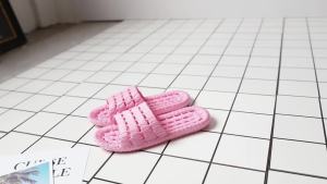 New Home Slippers For All Seasons Water-Draining Slippers For Bathing Soft-Soled Hollow-Out Slippers For Men And Women CoupleS Bathroom Sandals