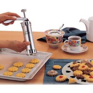 🌹READY STOCK🌹 Biscuit Cookie Maker Stainless Steel Biscuit Press Making Kit 20 Discs 4 Icing Tips Spritz Dough Kit Tools