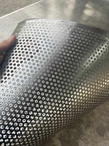 ( Khổ cao 1m2 - dài 1m tới) Tôn dầu đột lỗ tổ ong cao cấp - dày 45 zem - lỗ tôn 4ly 6ly nhận cắt theo yêu cầu .