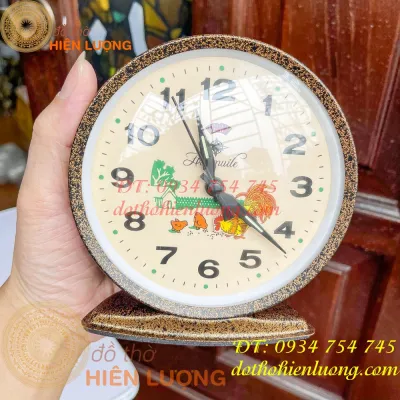 Đồng hồ báo thức in hình con gà mổ thóc chạy bằng cơ lên dây cót