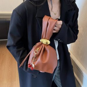 LIGHTER จี้เชอร์รี่ กระเป๋าคลัทช์ PU ลายลิ้นจี่ สีทึบ ความจุขนาดใหญ่ กระเป๋าถังแบบพับ แบบพกพา กระเป๋าถือ กระเป๋าปาร์ตี้ตอนเย็น ผู้หญิง