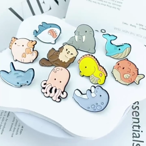 Fashionable Sea Themed Brooches Fashion Badge Alloy Texture Sea Clothing Pin Suitable for Parties and Casual Outfits