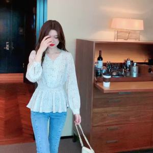 Ammin 2024 mùa xuân phụ nữ đi chơi dài tay đi làm v-cổ hoa áo voan phong cách Hàn Quốc ngọt ngào khí chất tất cả các trận đấu giảm béo eo tay áo phồng tay áo hoa Áo Voan