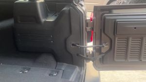 mv1 Car Rear Door Latch Tail Gate Stopper Tailgate Limiter Accessories for Jeep Wrangler JL 2018 2019 2020 2021 2022 2023 Up 5B8Z3