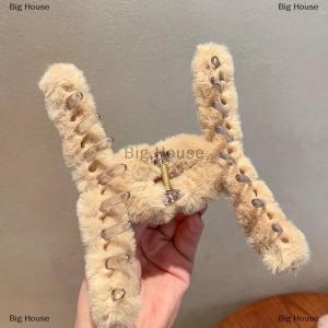 [COD] Big House กิ๊บหนีบผมกิ๊บติดผมรูปปลาฉลามมีขนแข็งสไตล์วินเทจสำหรับฤดูใบไม้ร่วงและฤดูหนาว