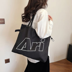 กระเป๋าสะพายไหล่ อาริ สีดำ ARI SHOULDER BAG - BLACK ของแท้