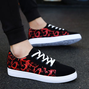 รองเท้าพิมพ์สีขาวขนาดเล็ก 2020 ใหม่ฤดูใบไม้ผลิเกาหลีอินเทรนด์รองเท้าแตะรองเท้าผ้าใบนักเรียนสําหรับผู้ชาย Baitie