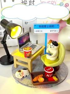 Overtime Working️ Cute Office Cat Worker Figurine with Instant Noodles /Desk Night Light Decor / Office Table Ornament / Colleague & Birthday Gift