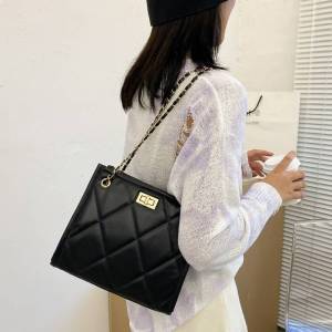 New Trendy Fashion Diamond Pattern Chain Square Shoulder Sling Bag