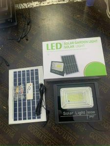 BẢO HÀNH 2 NĂM  DÂY 5M - Đèn năng lượng mặt trời ngoài sân và trong nhà 500W 700W 1000W siêu sáng 15000mAh  Đèn pha Led năng lượng mặt trời pha 500W Solar Chip Led Siêu Sáng chống nước