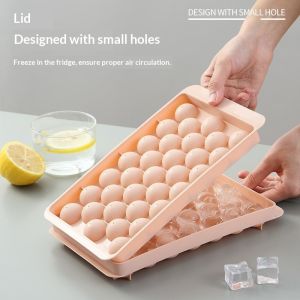 Khuôn làm đá viên silicon hốc hồng với 33 lỗ sâu răng thiết kế dễ dàng giải phóng cho các khối đá tròn hoàn hảo lý tưởng cho các loại cocktail và đồ uống